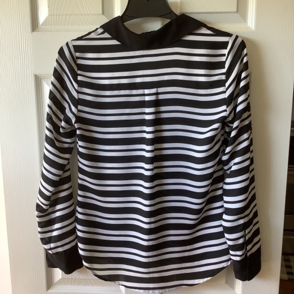 Express‎ Black and White Striped Portofino Blouse Size Small - Picture 2 of 3